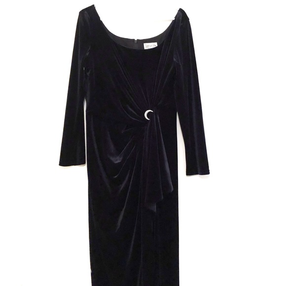Vintage Black Velvet Evening Dress with Brooch - Picture 1 of 5